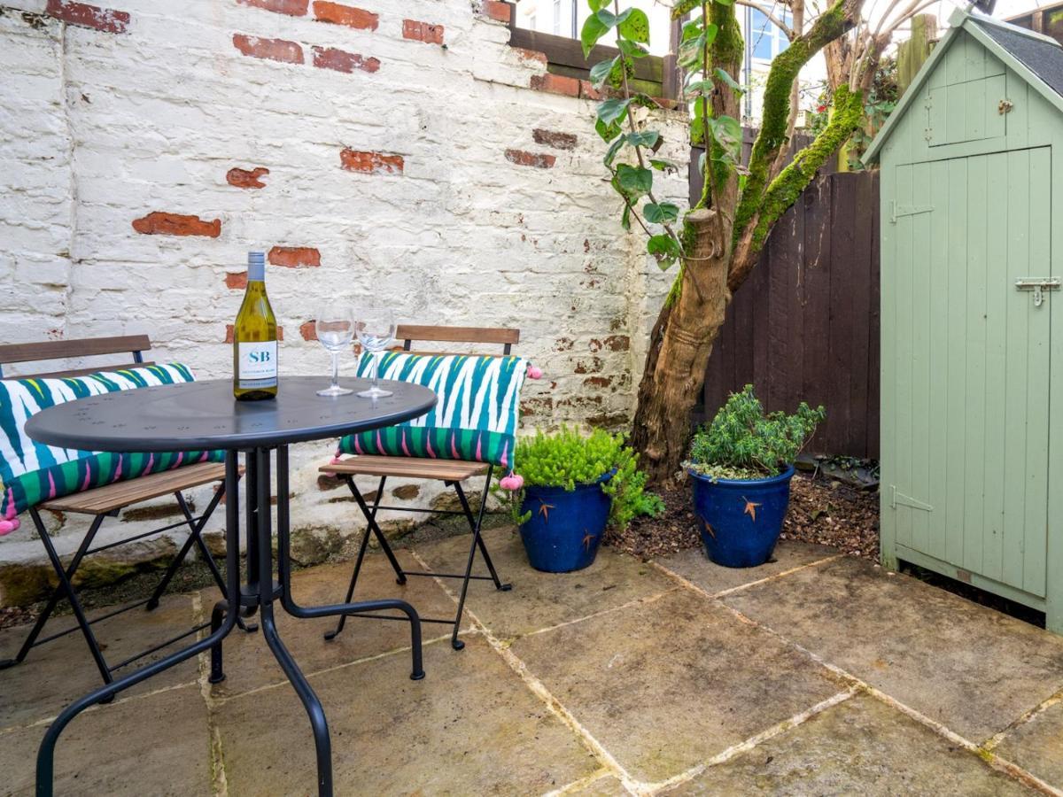 Quarry Cottage Courtyard Garden Pass The Keys Cirencester Eksteriør billede