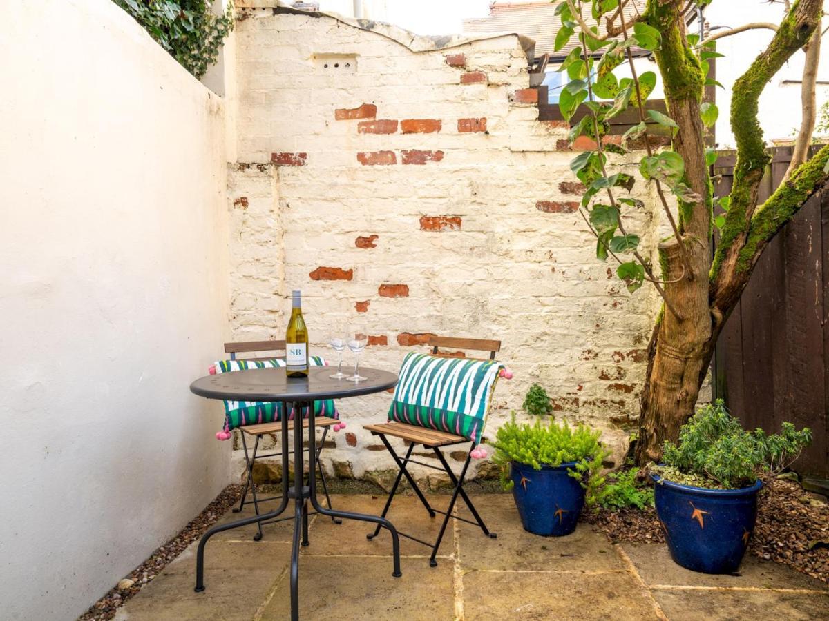 Quarry Cottage Courtyard Garden Pass The Keys Cirencester Eksteriør billede